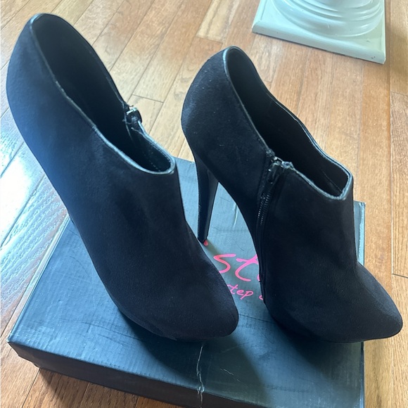 Suede Slip in Zip bootie heels! NIB! - Picture 2 of 5